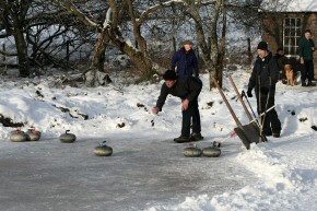 Picture of curling on Drumore Pond, 10 January 2010, 22KB